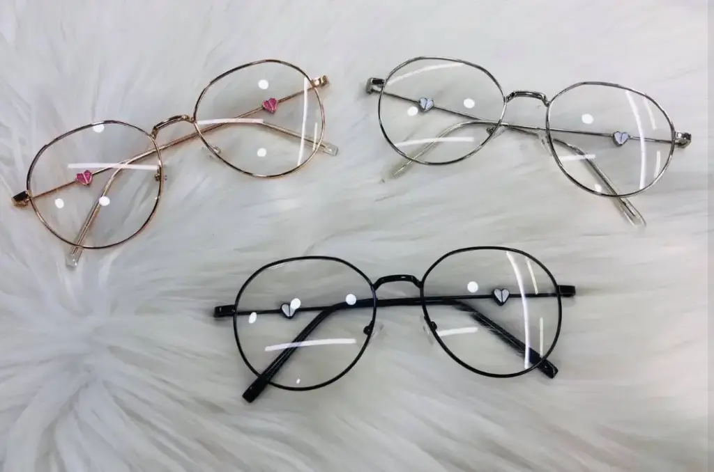 ဖုန်းကြည့်မျက်မှန် အလှ