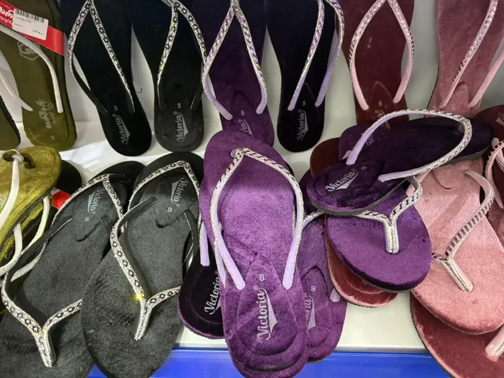 ဂလက်ဇီနဂါး ဖိနပ်