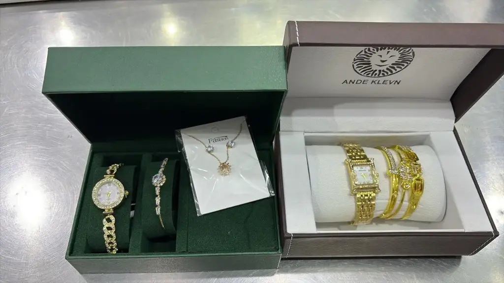 Ande Klevn ဖန်စီဘူးအညို