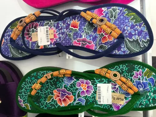 [WH02699] ကြိမ်ဖိနပ်အစုံ